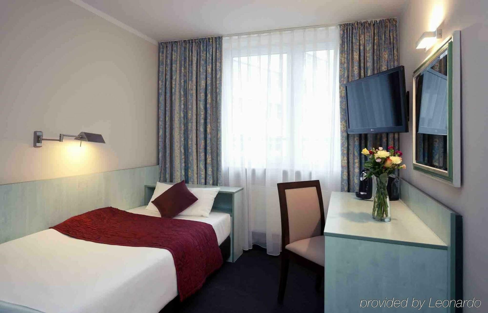 โรงแรมเมอร์เคียว แฟรงค์เฟิร์ต ซิตี้ เมสเซอ Frankfurt am Main ภายนอก รูปภาพ